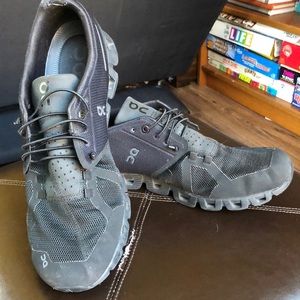 On Cloud Men’s Running Shoes